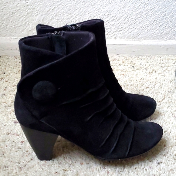 CHIC Ditto by VanEli Jenda Black Suede Heeled Ankle Boot Bootie Shoe - Picture 2 of 9